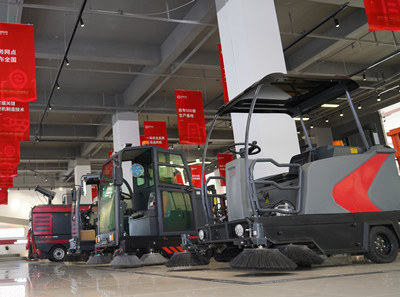 駕駛式掃地機 駕駛式掃地機