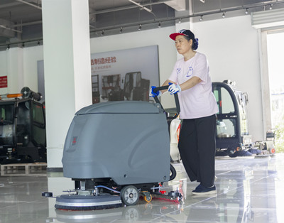 手推式洗地機(jī)